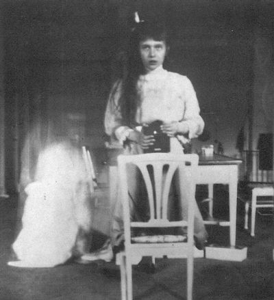 003 Anastasia_Nikolaevna_self_photographic_portrait.jpg