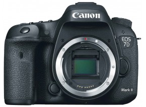 Canon EOS 7D Mark II 18-135 IS STM