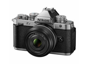 Nikon Zf + 40mm f/2 SE Silver