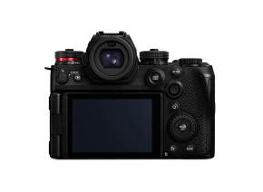 Panasonic Lumix S1 IIE Mirrorless Camera - slika 2